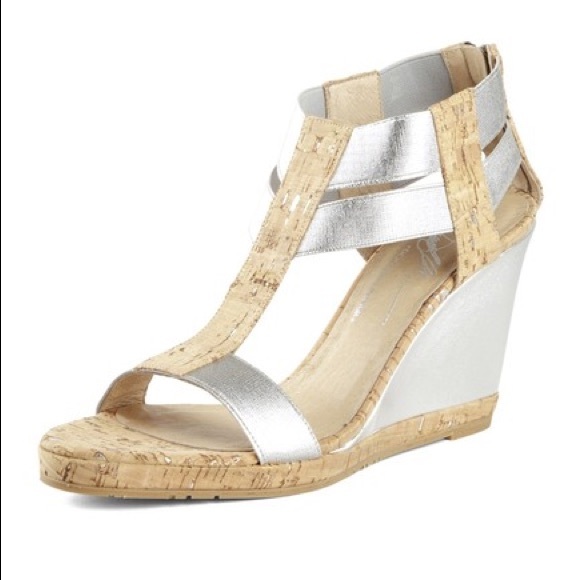 Donald J. Pliner Shoes - NIB Donald J. Pliner Majio T-Strap Wedges Sandals